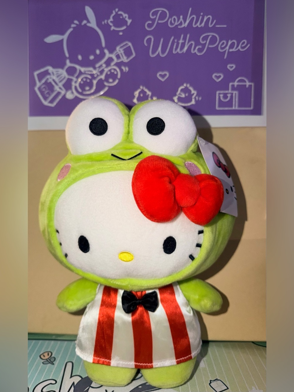 🐸❤️NWT Sanrio Hello Kitty Plush in Green Frog Outfit with Red Bow